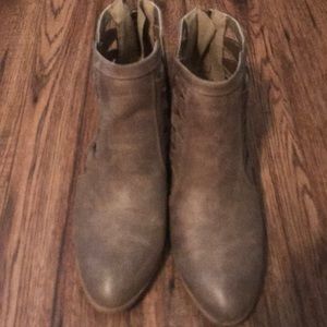 Size 8 1/2 bootie
